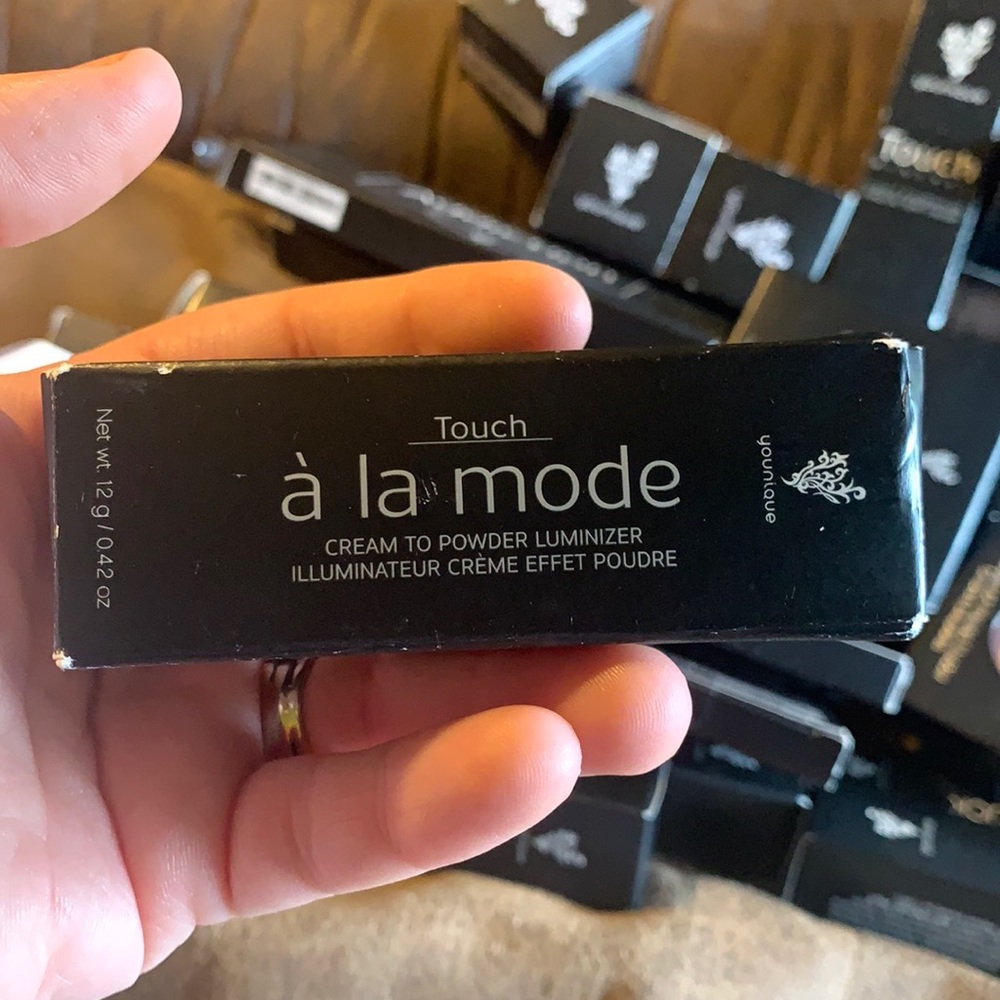 Touch Cream to powder Luminizer lustrous